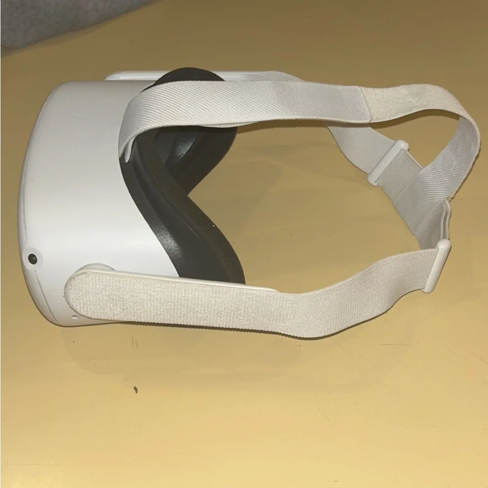 Oculus meta quest 2 Headset with White Strap and two controllers
